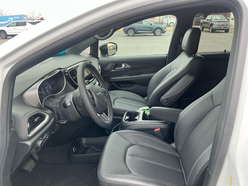 2026 Chrysler Voyager