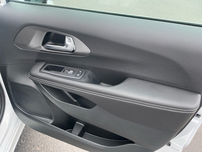 2026 Chrysler Voyager