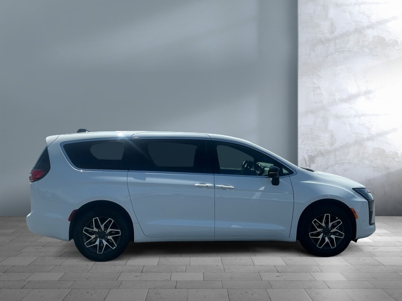 2027 Chrysler Pacifica