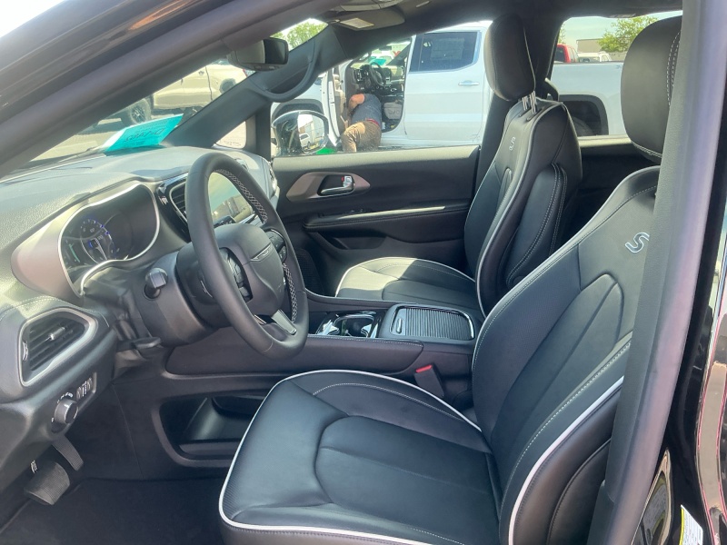2027 Chrysler Pacifica