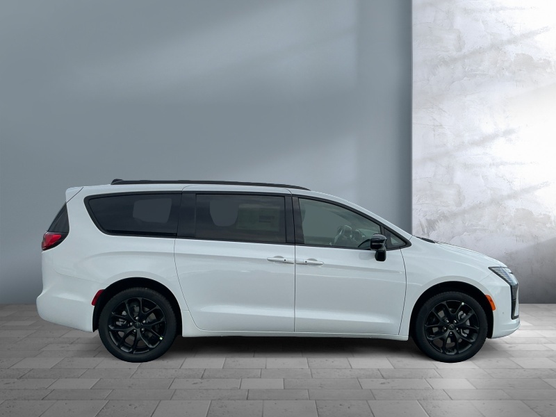 2027 Chrysler Pacifica