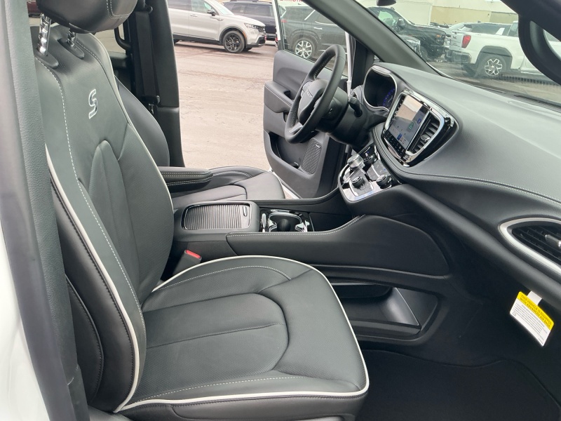 2027 Chrysler Pacifica