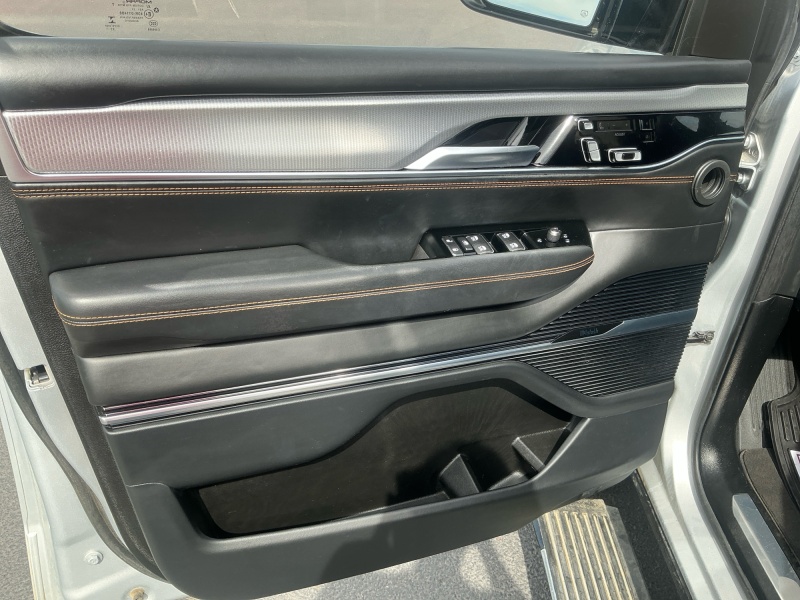2023 Jeep Grand Wagoneer L