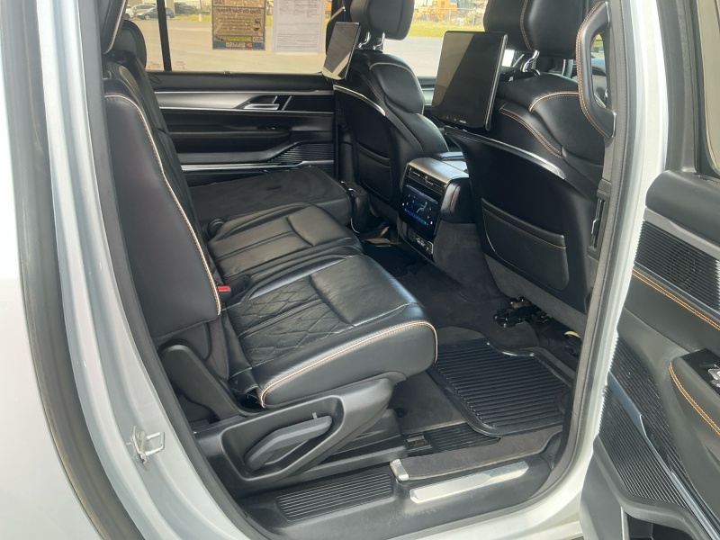 2023 Jeep Grand Wagoneer L