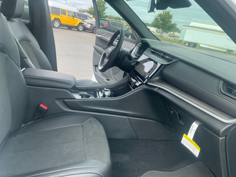 2027 Jeep Grand Cherokee L