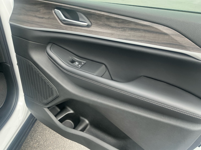 2027 Jeep Grand Cherokee L