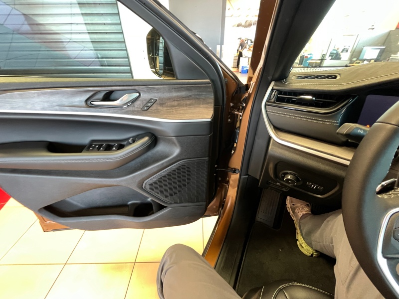 2027 Jeep Grand Cherokee L