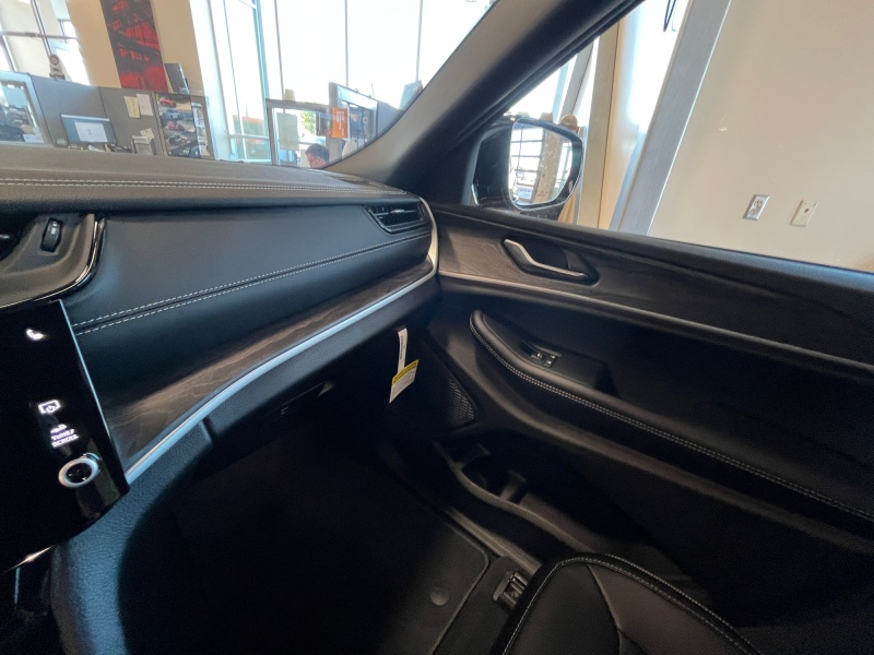 2027 Jeep Grand Cherokee L