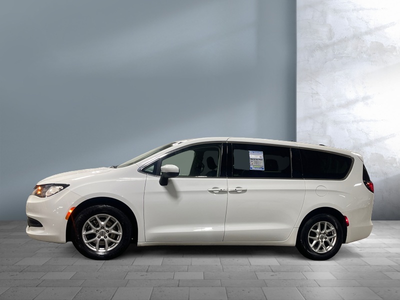 2022 Chrysler Voyager