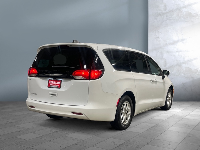 2022 Chrysler Voyager