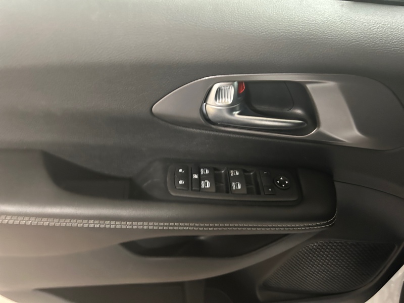 2026 Chrysler Voyager