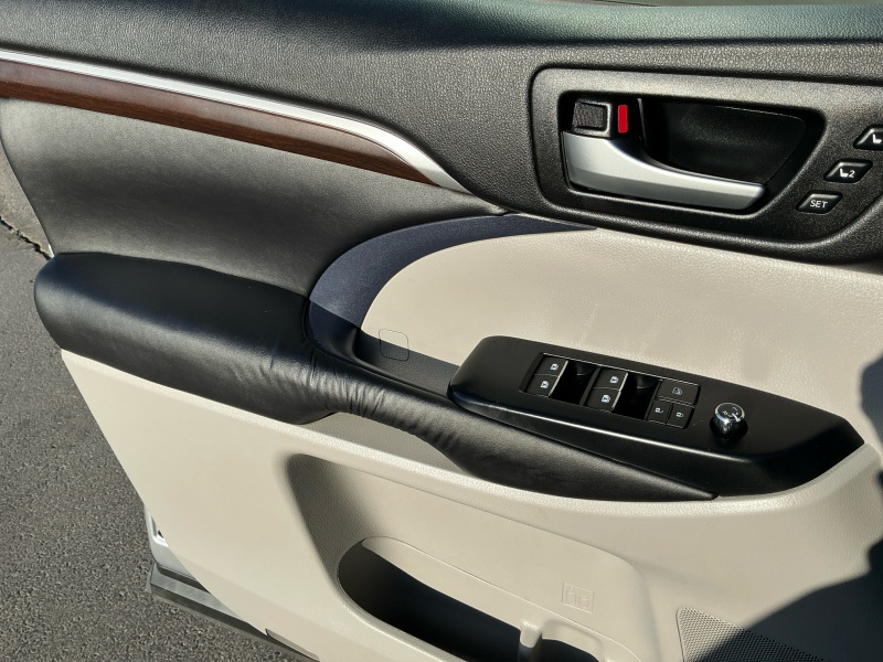 2016 Toyota Highlander