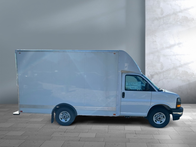 2025 GMC Savana Commercial Cutaway