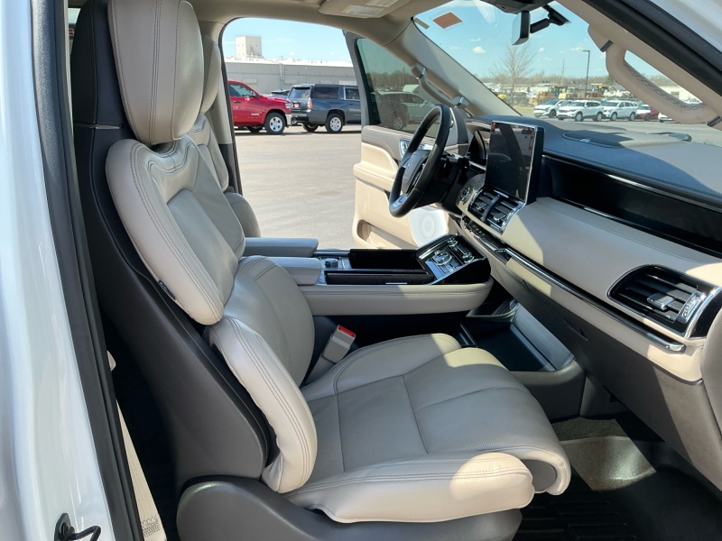 2023 Lincoln Navigator L