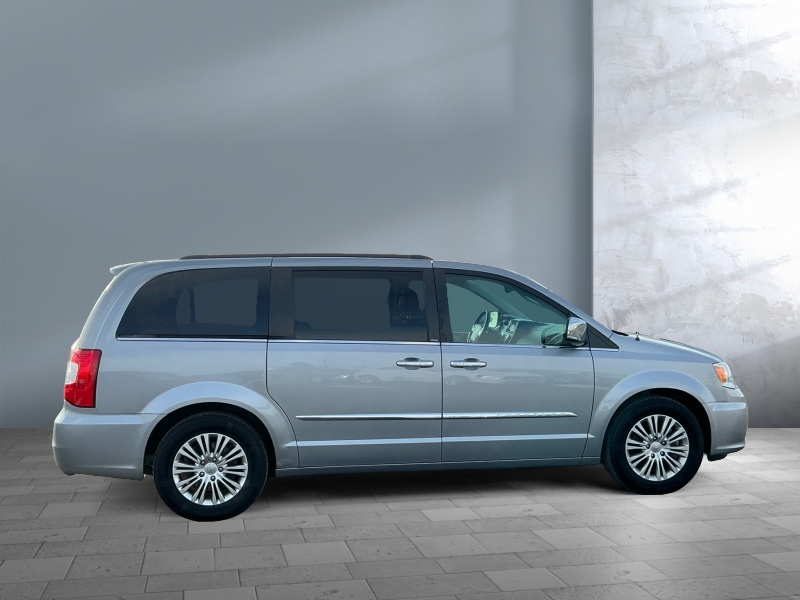 2013 Chrysler Town and Country