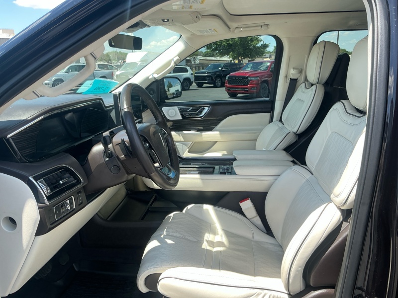 2023 Lincoln Navigator L