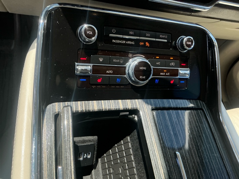 2023 Lincoln Navigator L