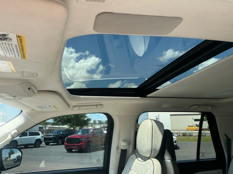 2023 Lincoln Navigator L