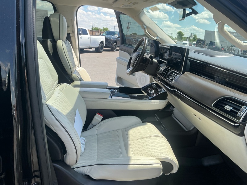 2023 Lincoln Navigator L