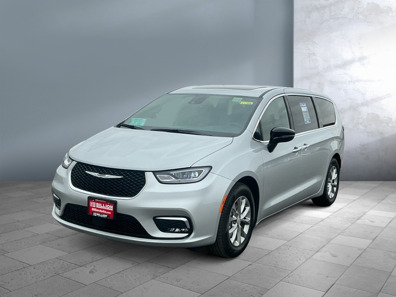 Used 2026 Chrysler Pacifica Limited Vans