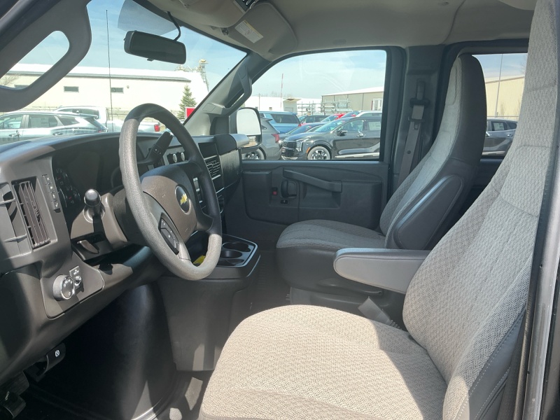 2025 Chevrolet Express Passenger