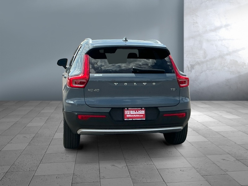 2022 Volvo XC40