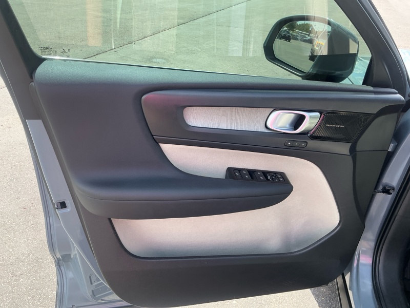 2022 Volvo XC40