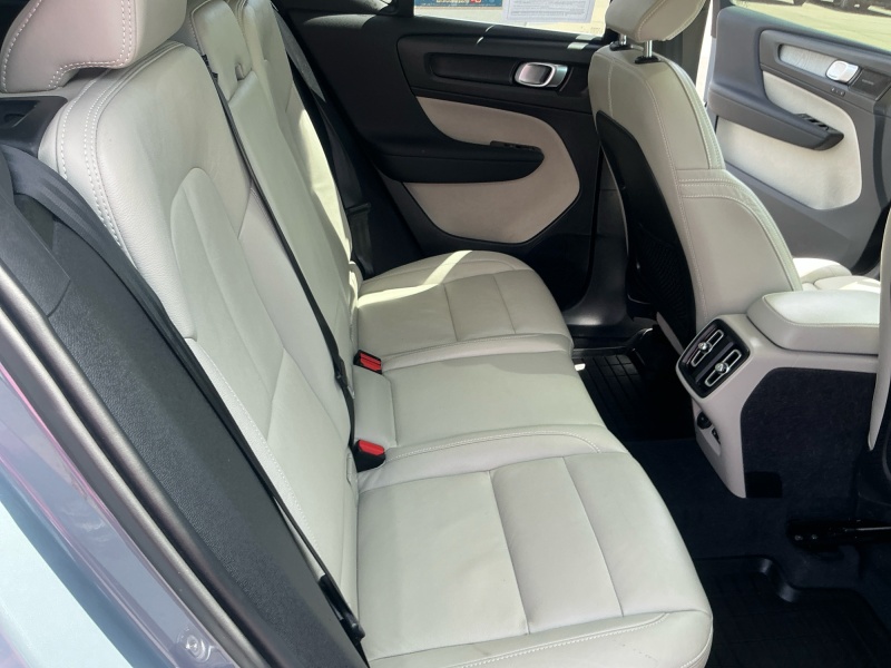 2022 Volvo XC40