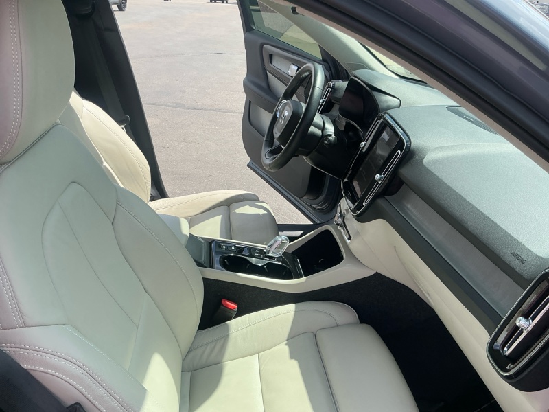2022 Volvo XC40