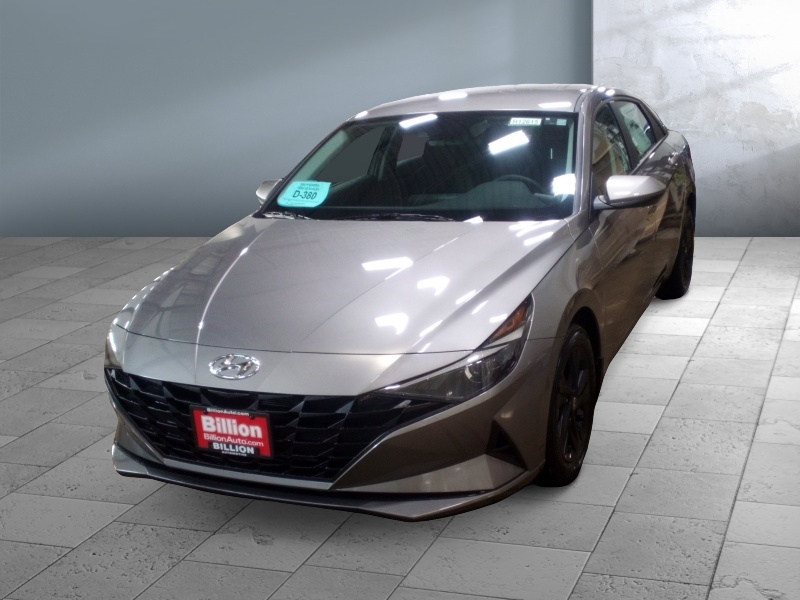 New 2023 Hyundai Elantra SEL Car