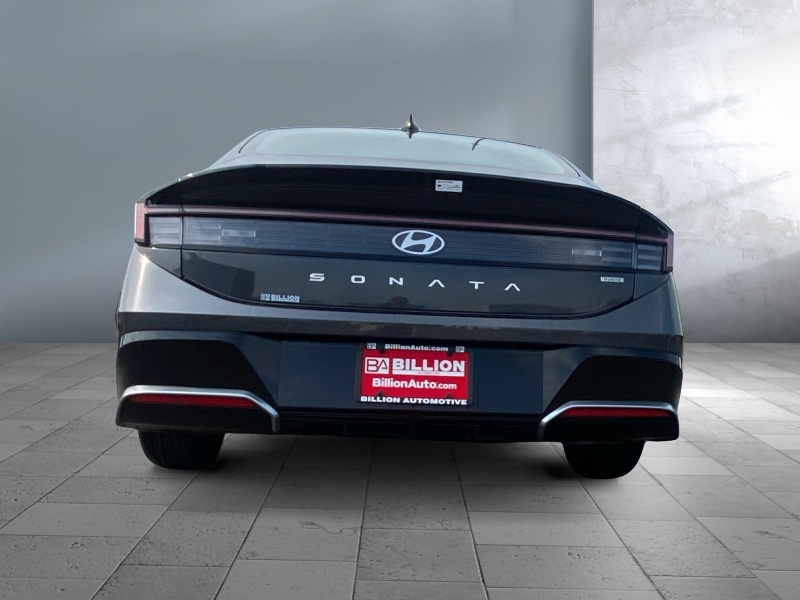 2025 Hyundai Sonata Hybrid