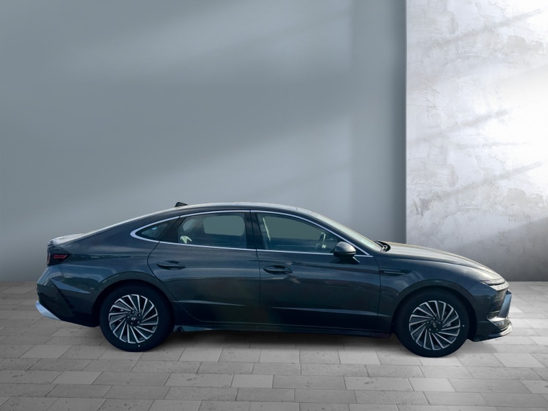 2025 Hyundai Sonata Hybrid