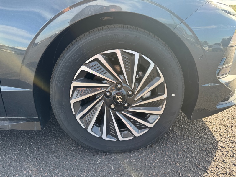 2025 Hyundai Sonata Hybrid