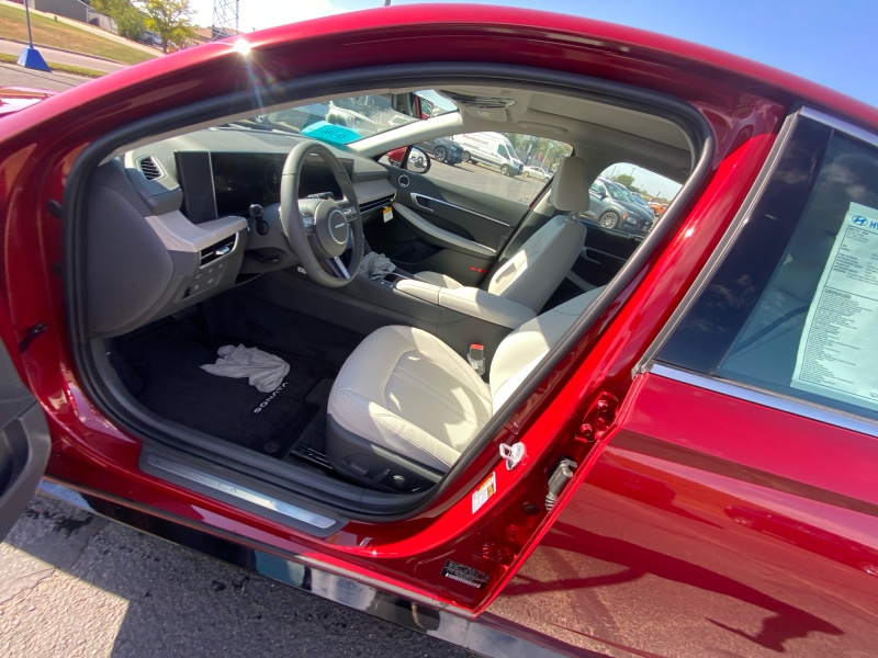 2025 Hyundai Sonata Hybrid