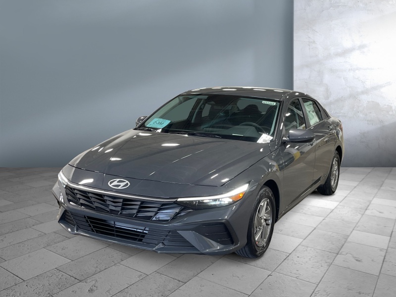 New 2026 Hyundai Elantra SE Cars
