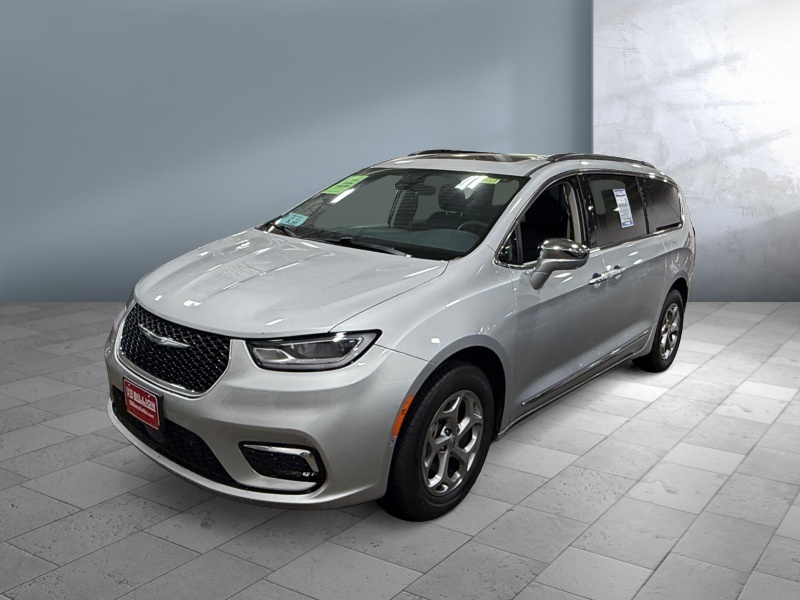 Used 2022 Chrysler Pacifica Limited Vans
