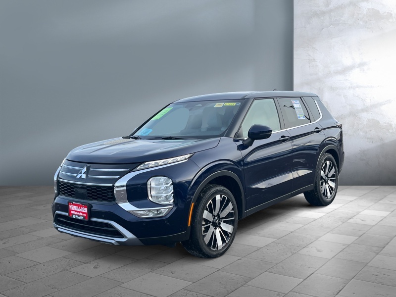 Used 2025 Mitsubishi Outlander SE Crossovers