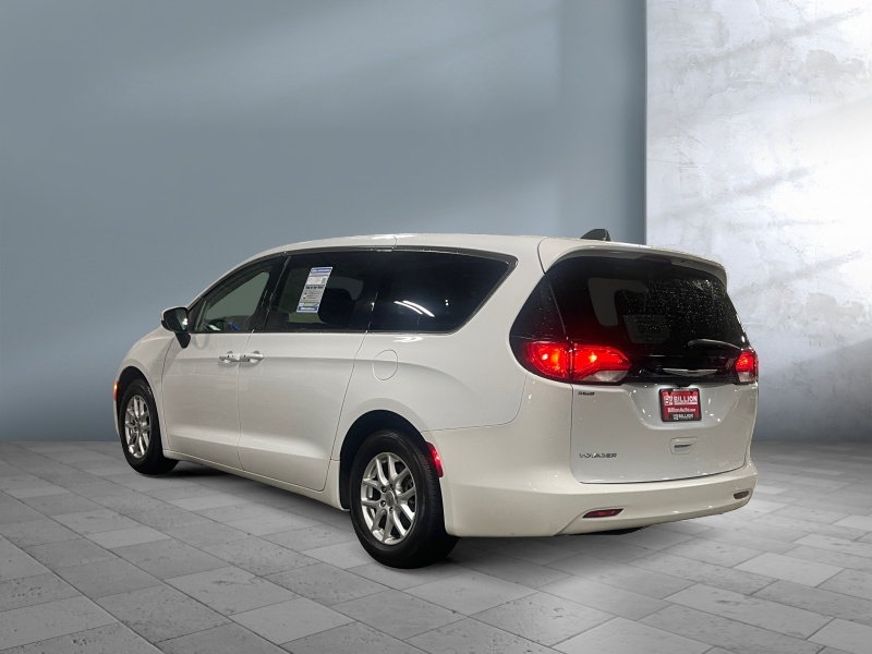 2022 Chrysler Voyager