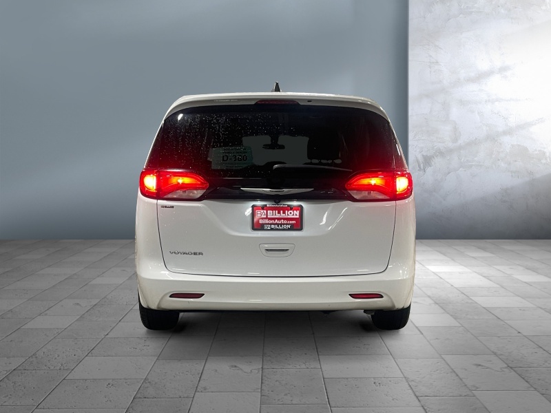 2022 Chrysler Voyager