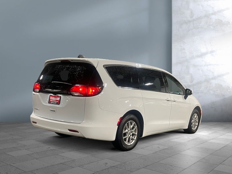 2022 Chrysler Voyager