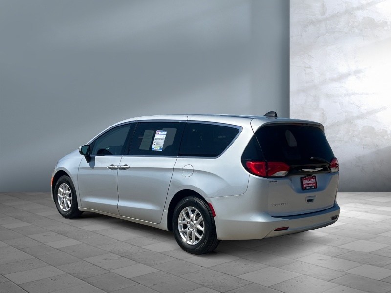 2023 Chrysler Voyager