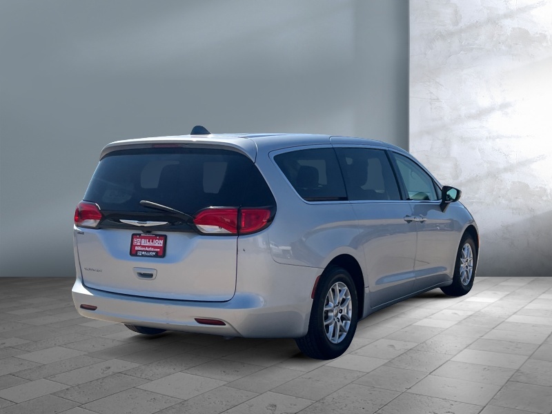 2023 Chrysler Voyager