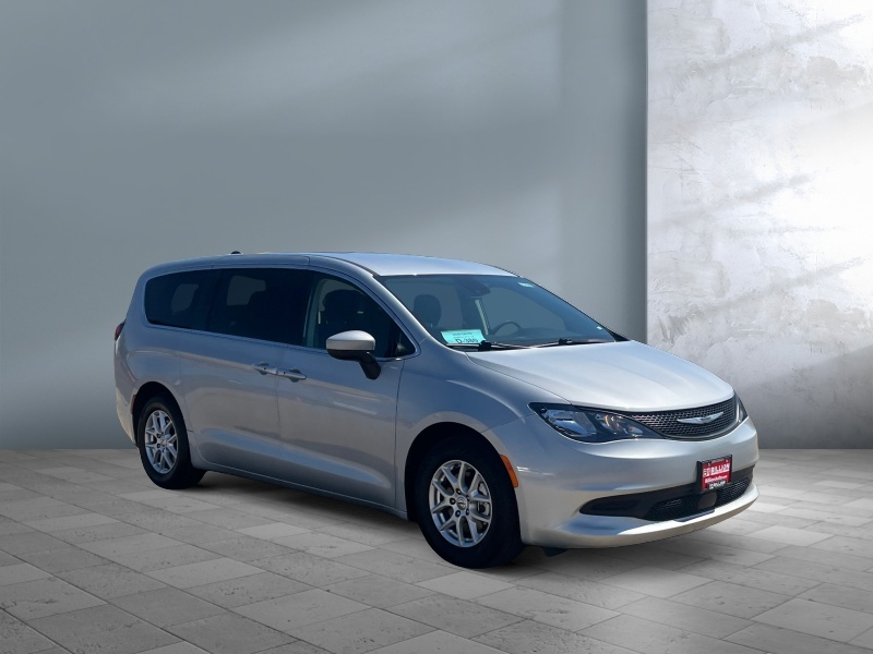 2023 Chrysler Voyager
