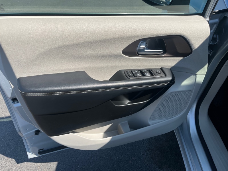 2023 Chrysler Voyager