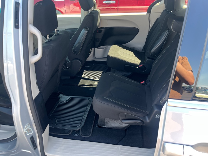 2023 Chrysler Voyager