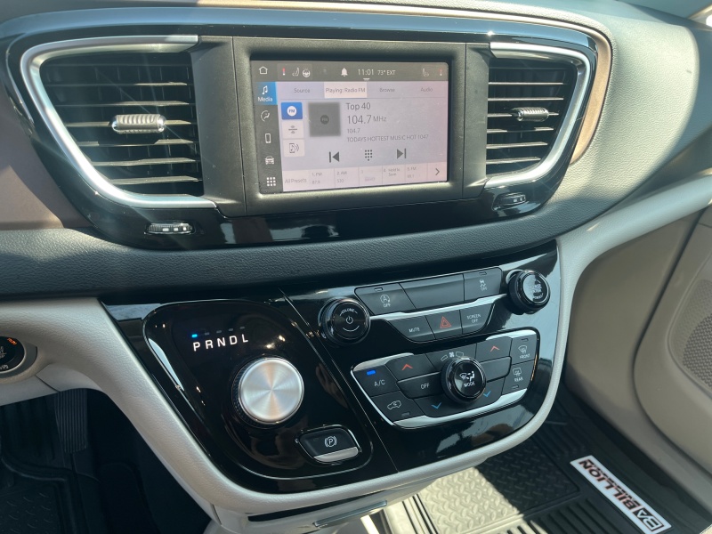 2023 Chrysler Voyager