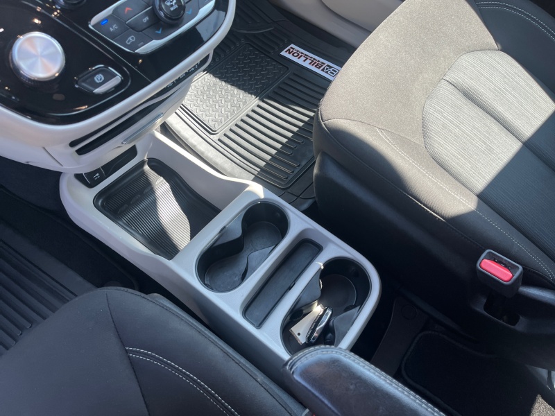 2023 Chrysler Voyager