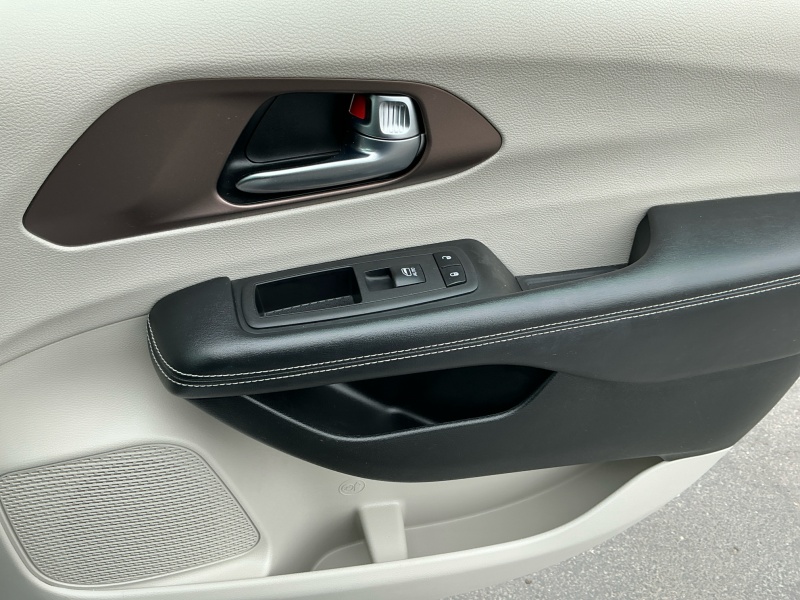 2023 Chrysler Voyager