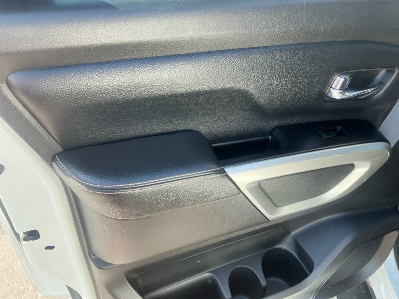2017 Nissan Titan