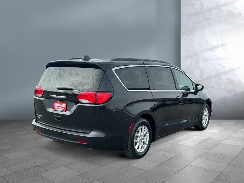 2021 Chrysler Voyager